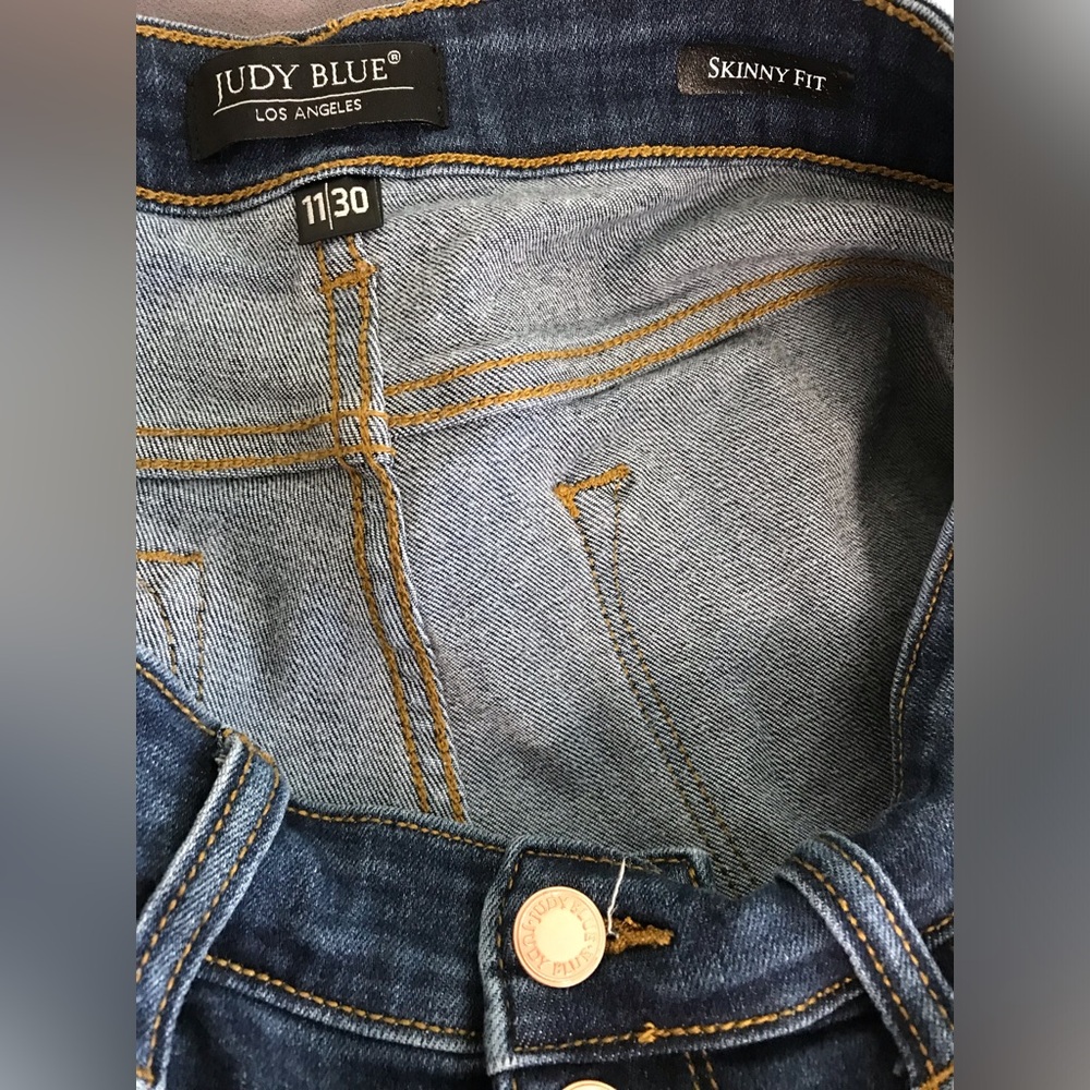 Judy Blue Skinny Fit Distressed Jeans- Style JB82246DK size 11/30 EUC - Picture 4 of 5